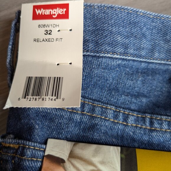 NWT Wrangler Relaxed Fit Men's Shorts Size 32 Sits at Natural Waist Hits Knees - Picture 9 of 16